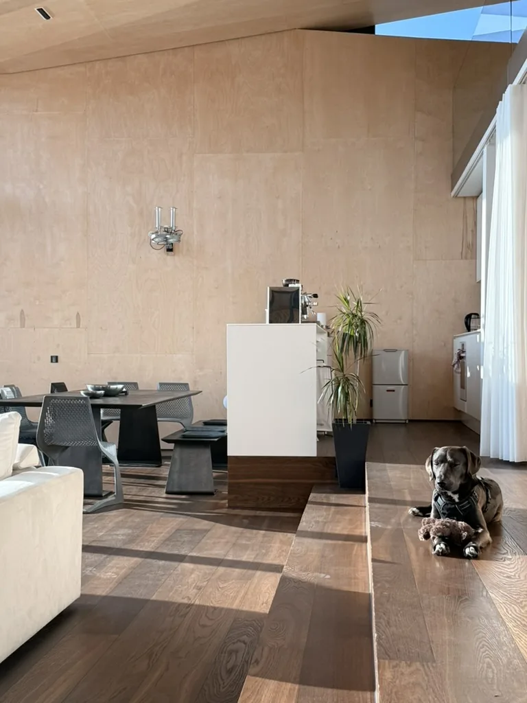 Hosting Lounge